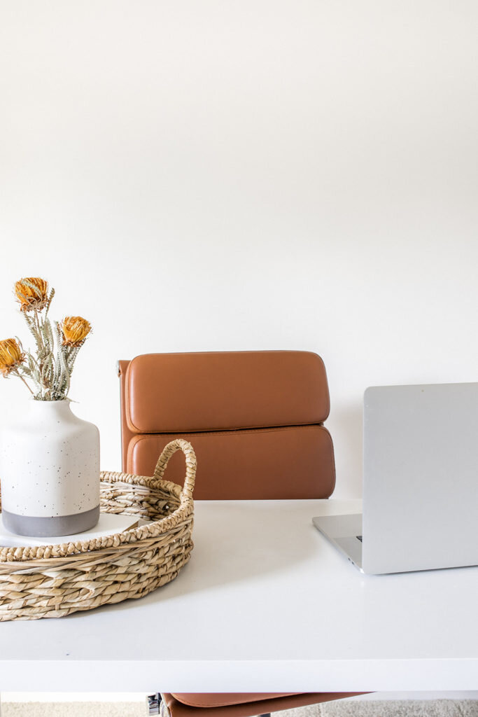 desk laptop flowers