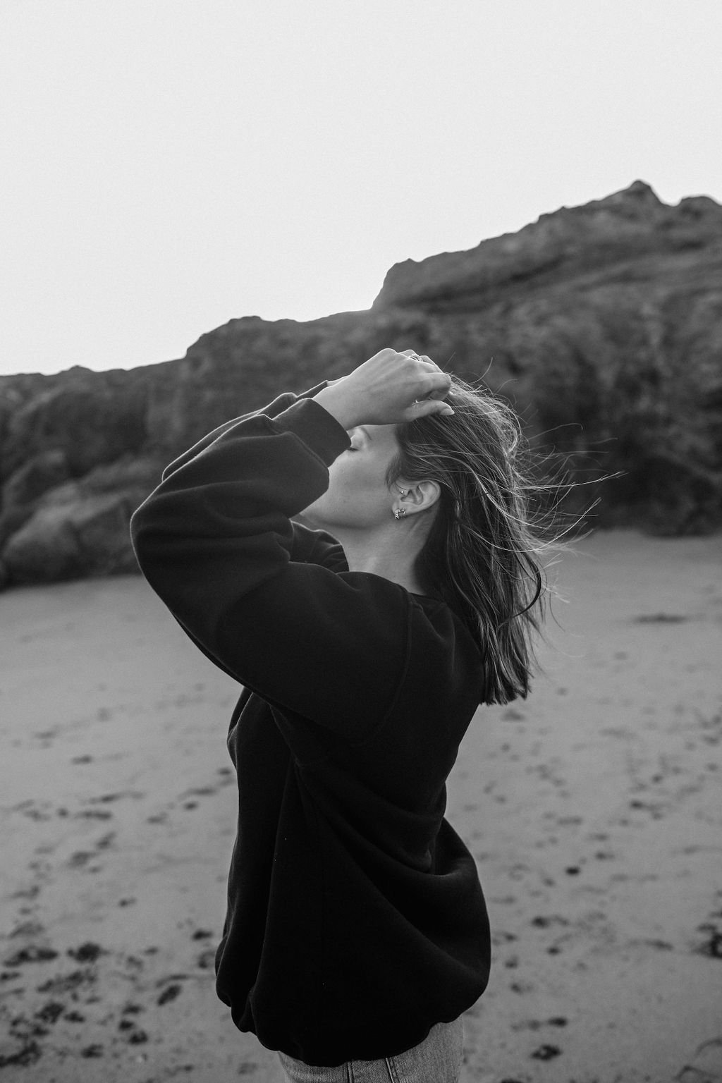 atlanta brand photographer girl on beach black and white